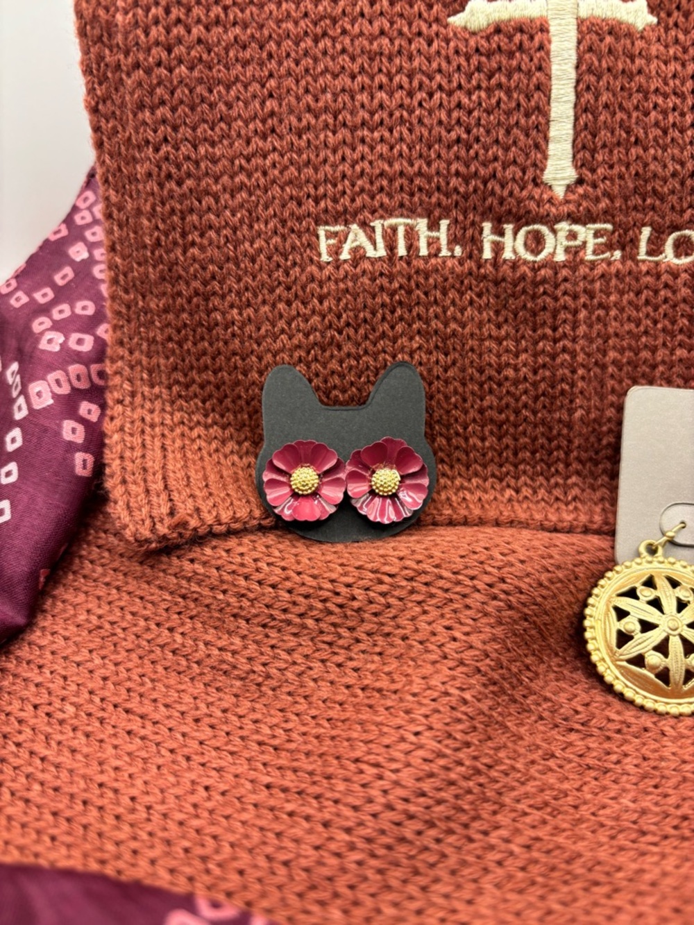 Scarves & Earrings bundle - Picture 2 of 5
